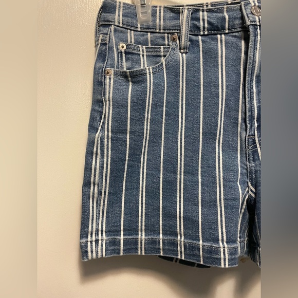 GAP Denim Mom Jean Shorts white Stripes Size 10/30 - Picture 7 of 12